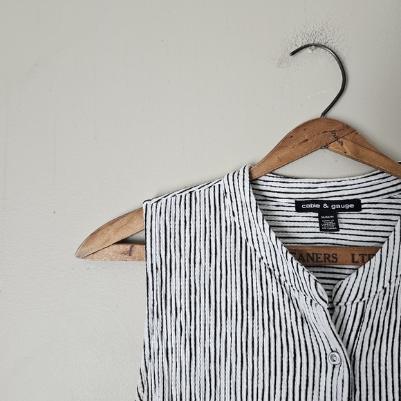CABLE & GAUGE | Black and White Striped Sleeveless Half Buttonup Blouse … - Picture 4 of 4